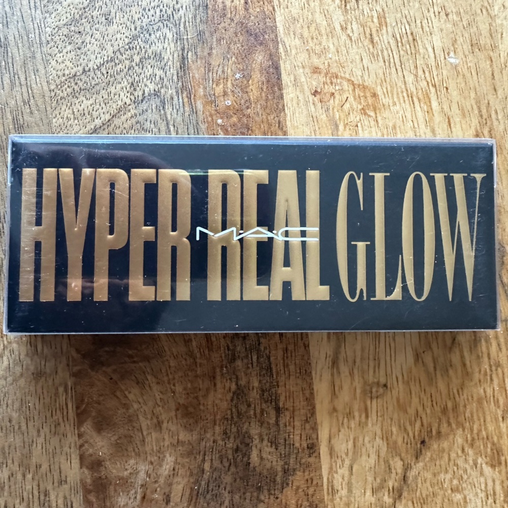 MAC Cosmetics Hyper Real Glow Highlighter Palette